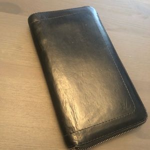 Louis Vuitton black zippy wallet organizer